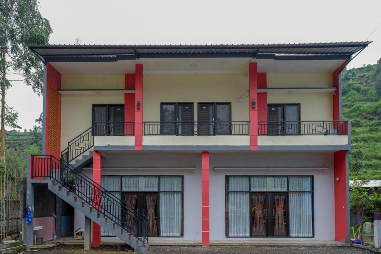 RedDoorz @ Gerbang Dieng Plateau Area Wonosobo Exterior foto